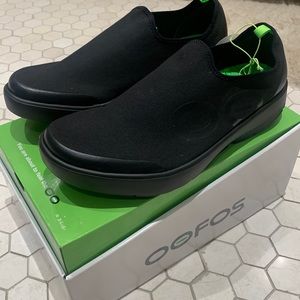 NWT Mens black oofos size 13 shoes